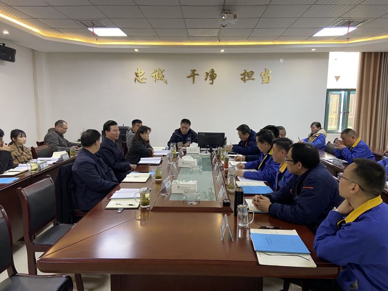 倒排工期 壓實責(zé)任 集團(tuán)公司黨委書記、董事長趙震海帶隊到能礦錳業(yè)聽取“3+2”方案推進(jìn)情況匯報會