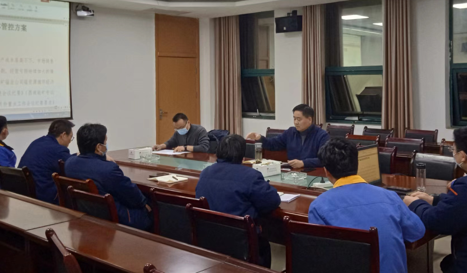 能礦錳業(yè)召開黨建工作、意識形態(tài)工作專題會議